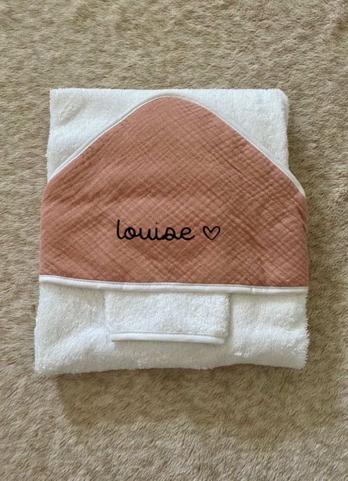 Cape de de bain personnalisé avec le prénom bébé