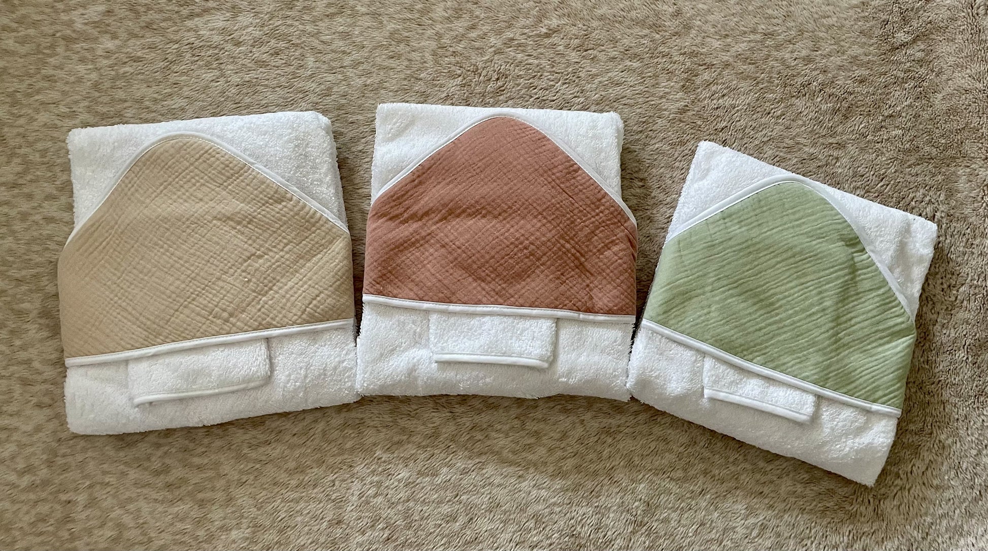 Capes de bain différents coloris à personnaliser avec le prénom bébé