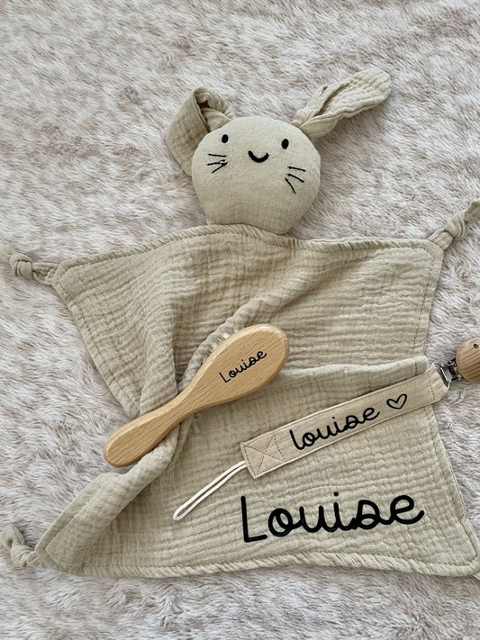 Coffret de naissance à personnaliser blanc avec doudou brosse attache sucette avec le prénom du bébé