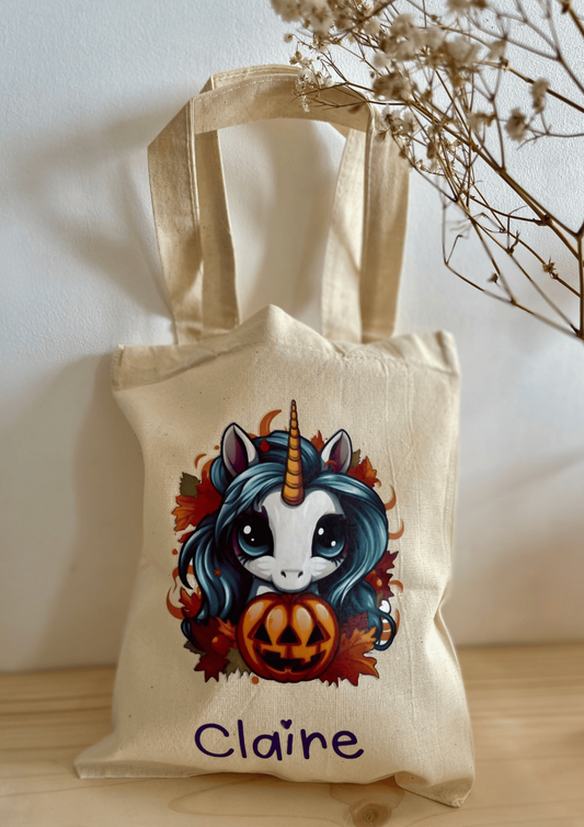 sac en toile de jute pour la chasse aux bonbon pour Halloween avec une licorne